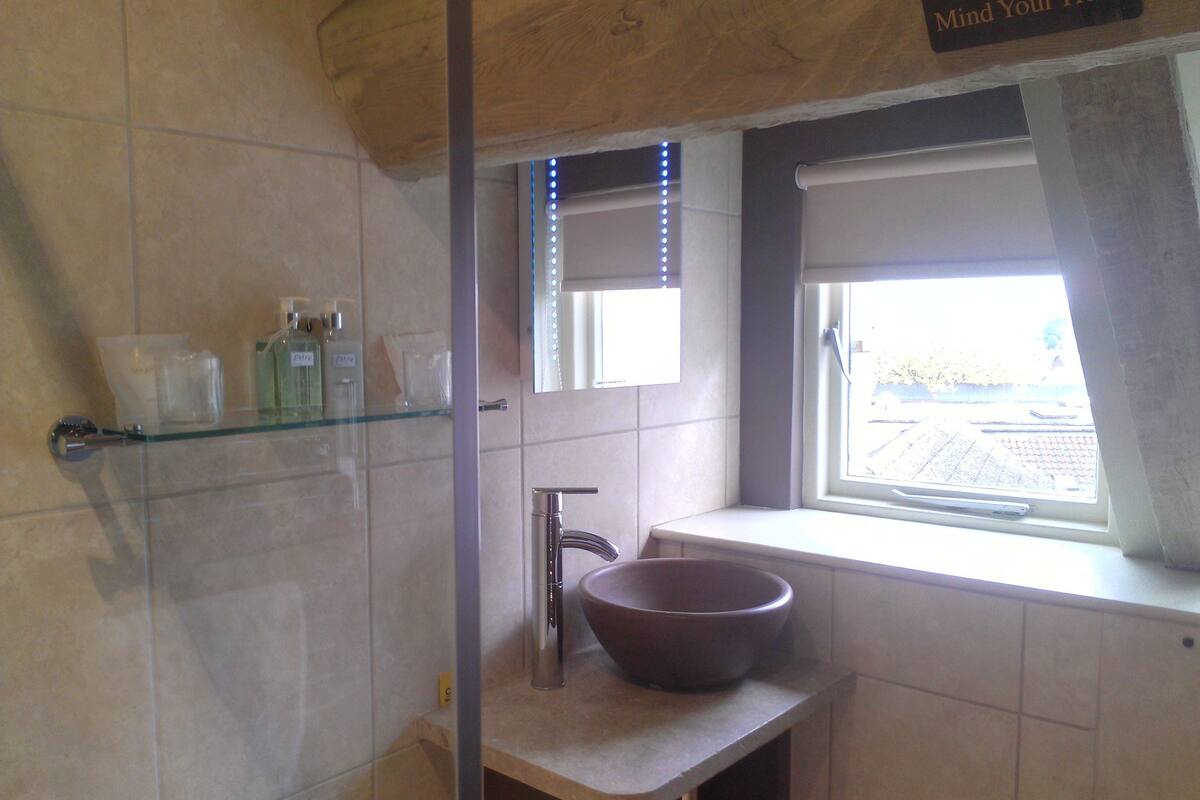 family room | bathroom | free toiletries, hair dryer, towels, soap