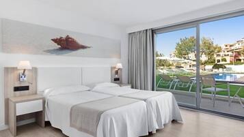 Habitación Premium, acceso a la piscina | Caja fuerte, wifi gratis, ropa de cama