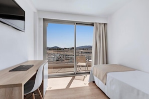 In-room safe, free WiFi, bed sheets - THB Cala Lliteras Hotel - Adults Only (Capdepera)