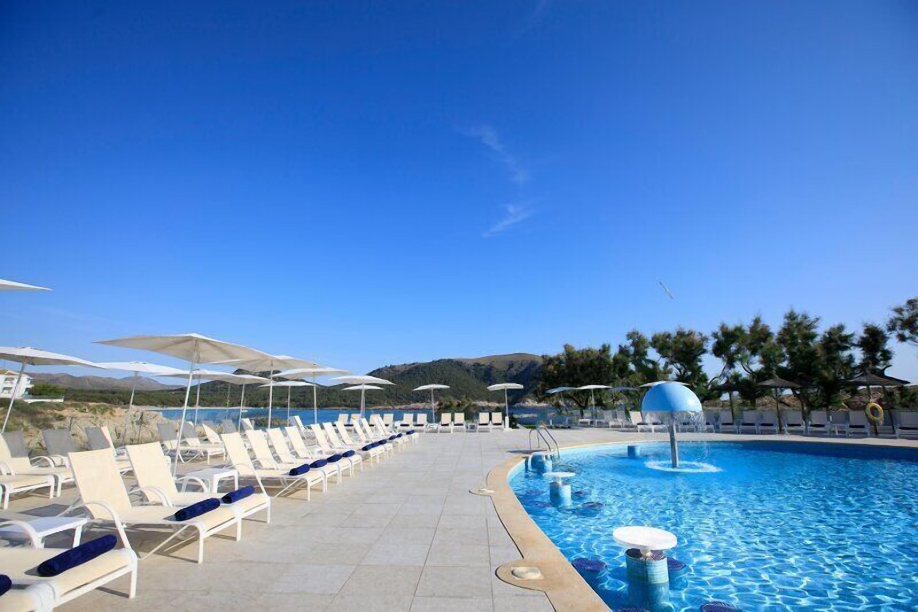 2 piscinas al aire libre, sombrillas, tumbonas
