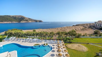 2 outdoor pools, pool umbrellas, sun loungers