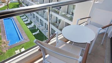 Standardzimmer, Balkon, eingeschränkter Meerblick | Unterkunftsgelände