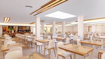 Un comedor espacioso con varias mesas y sillas, una zona de bar con distintos elementos y un diseño de techo moderno.