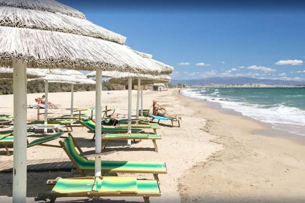 Beach nearby, white sand, sun loungers, beach umbrellas