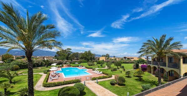 Kauden mukainen ulkouima-allas