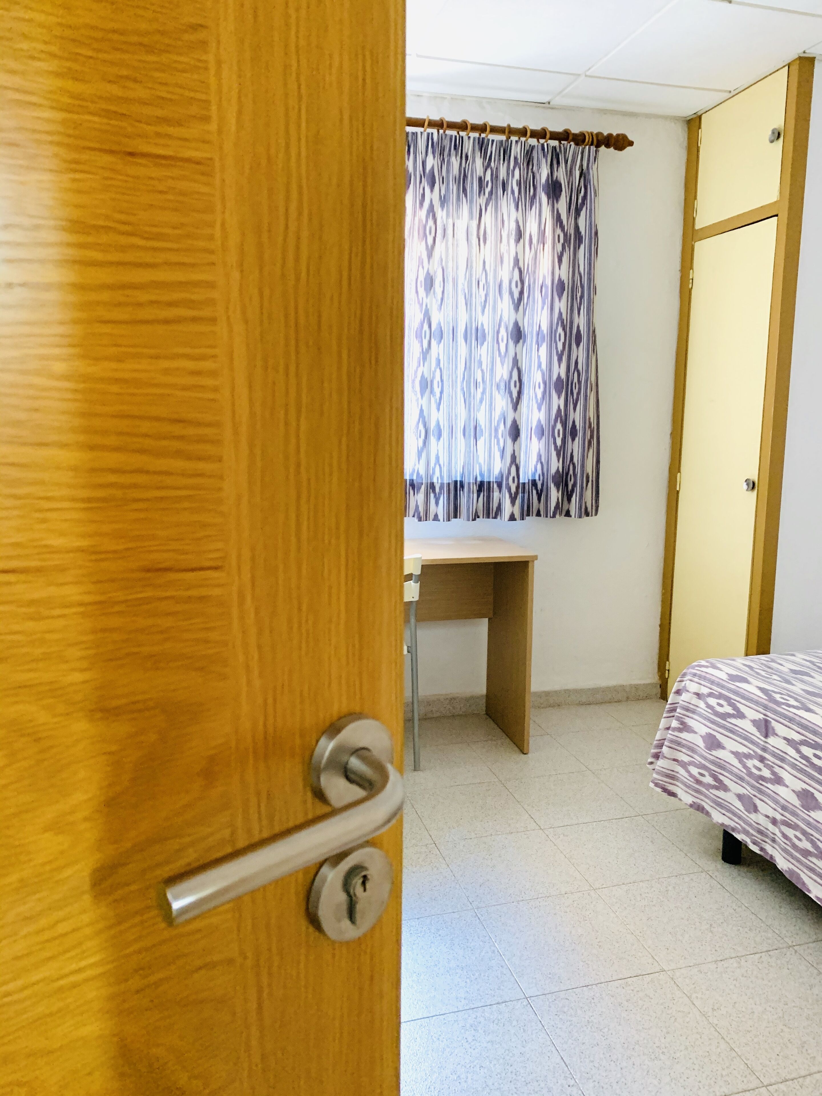 Habitación individual | Escritorio, wifi gratis y ropa de cama 