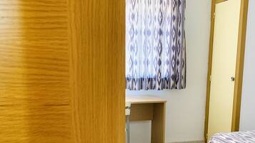 Habitación individual | Escritorio, wifi gratis y ropa de cama