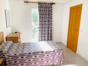 Double Room | Desk, free WiFi, bed sheets - Hostal San Telmo - Adults Only (Palma de Mallorca)