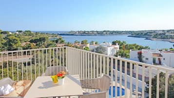 Apartamento, 1 quarto, sacada, vista para o mar | Terraço/pátio