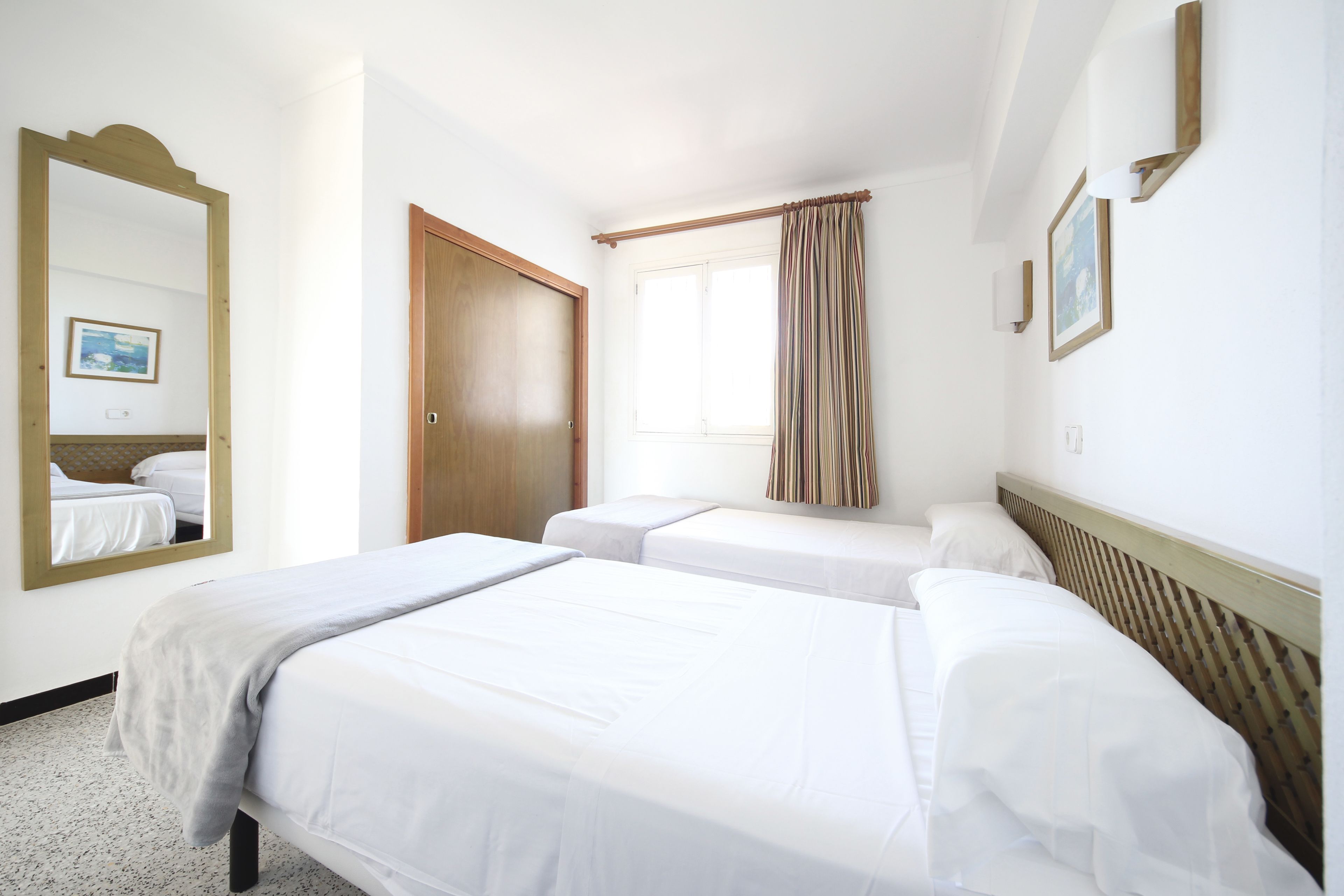 1 chambre, lits bébé (gratuits), Wi-Fi gratuit, draps fournis