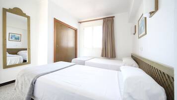 1 chambre, lits bébé (gratuits), Wi-Fi gratuit, draps fournis