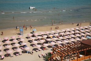 Private beach, sun-loungers, beach umbrellas, beach bar - Family Hotel Sole (Vico del Gargano)