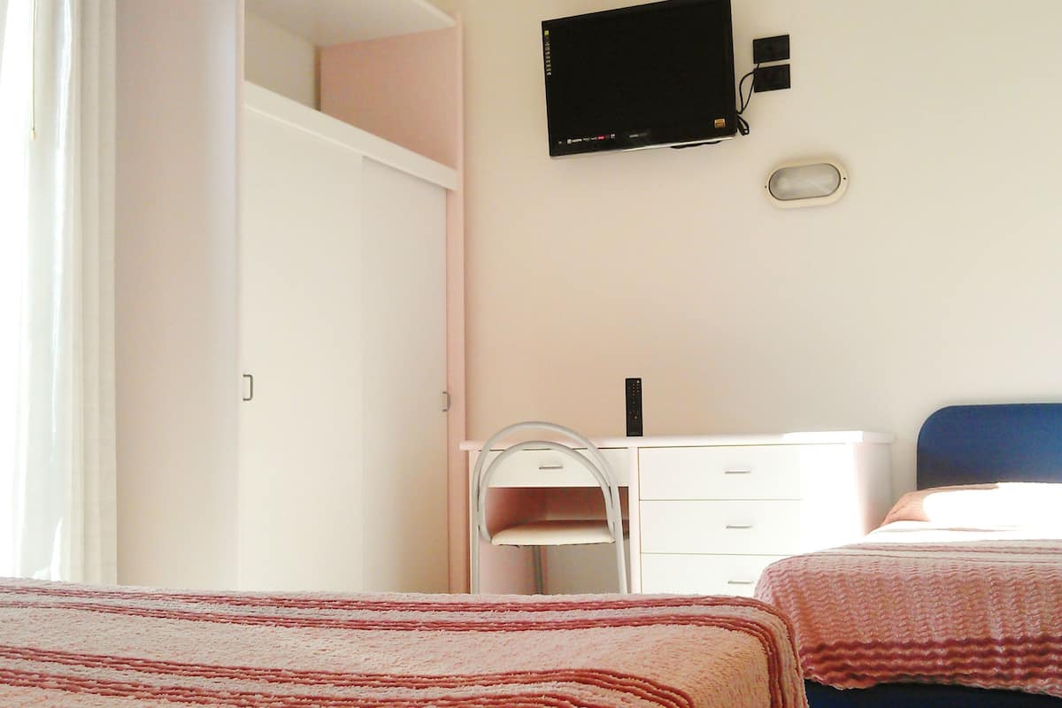 In-room safe, desk, soundproofing, cots/infant beds