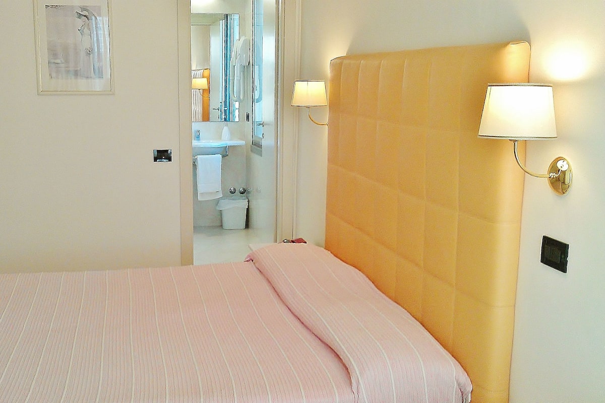 In-room safe, desk, soundproofing, cots/infant beds