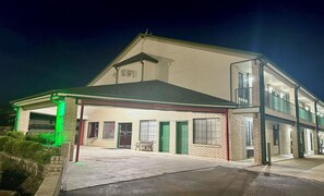 Front of property - Western Plaza Inn (De Queen)