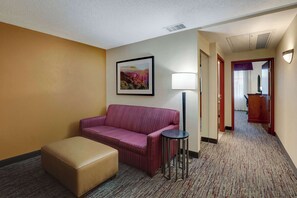 Schreibtisch, Verdunkelungsvorhänge, Bügeleisen/Bügelbrett