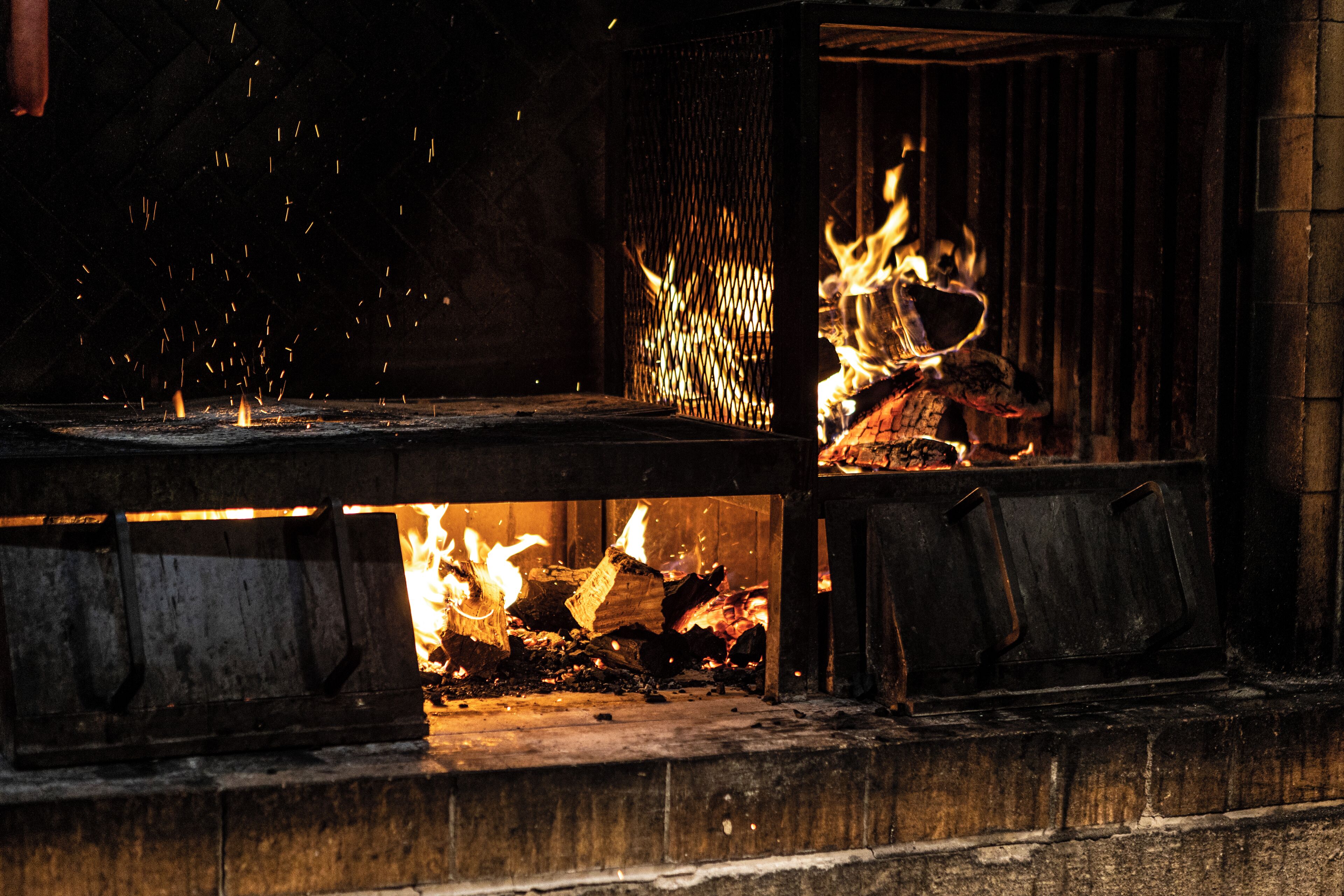 3 restaurants, lunch, dinner, brunch served; american cuisine