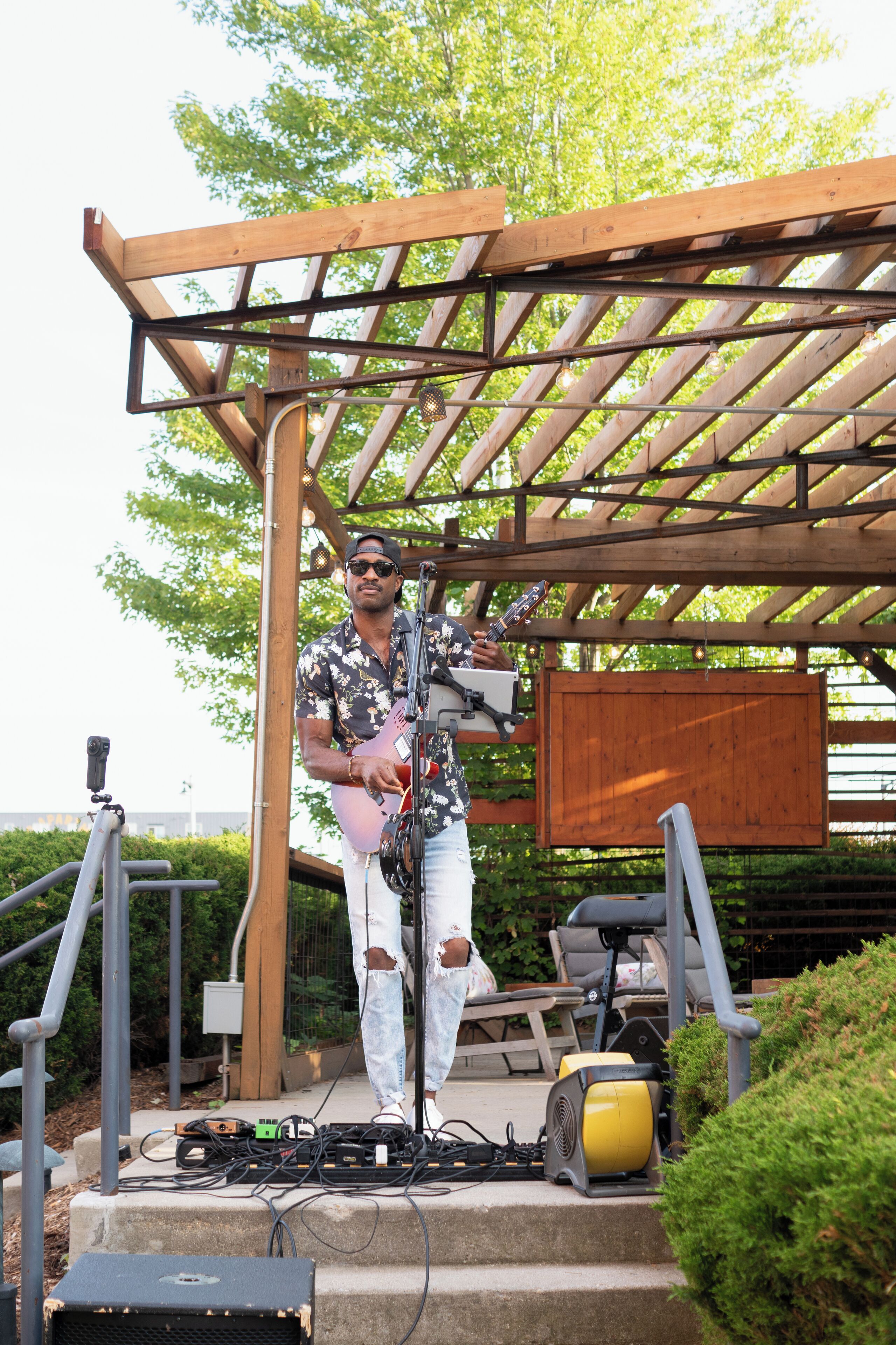 3 restaurants, lunch, dinner, brunch served; american cuisine