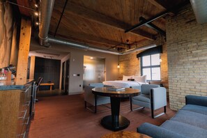 Premium Studio Suite, City View | Egyptian cotton sheets, premium bedding, pillowtop beds, minibar - The Iron Horse Hotel (Milwaukee)