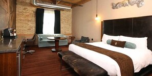 Egyptian cotton sheets, premium bedding, pillow-top beds, minibar - The Iron Horse Hotel (Milwaukee)