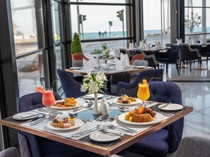 Se sirven desayunos, comidas, cenas y cocina internacional 