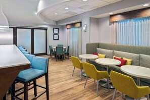 Lobby - Hampton Inn Petersburg-Southpark Mall (Colonial Heights)