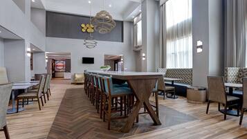 Dagelijks ontbijtbuffet inbegrepen