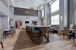 Tägliches inbegriffenes Frühstücksbuffet