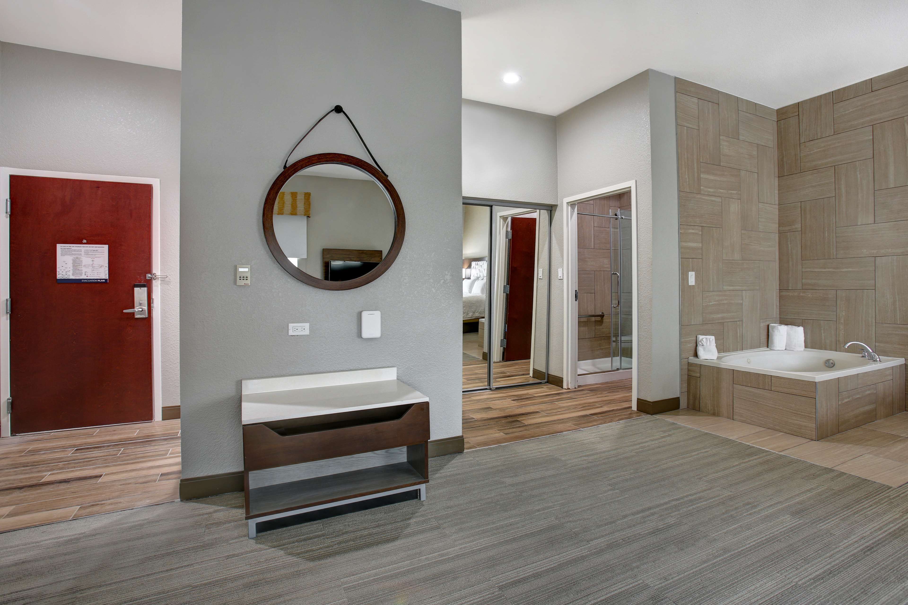 suite, 1 king bed, non smoking | bathroom | combined shower/bathtub, hair dryer, towels