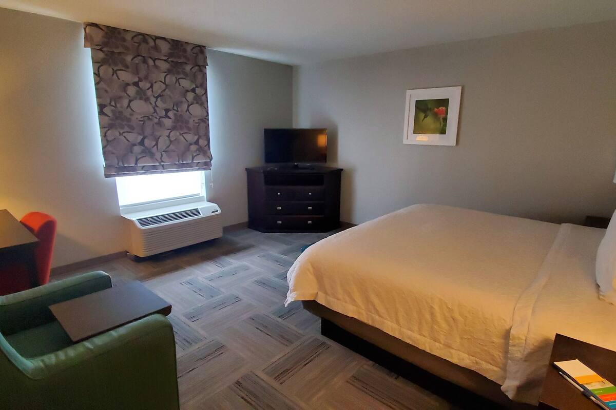 iron/ironing board, free wifi, bed sheets, alarm clocks