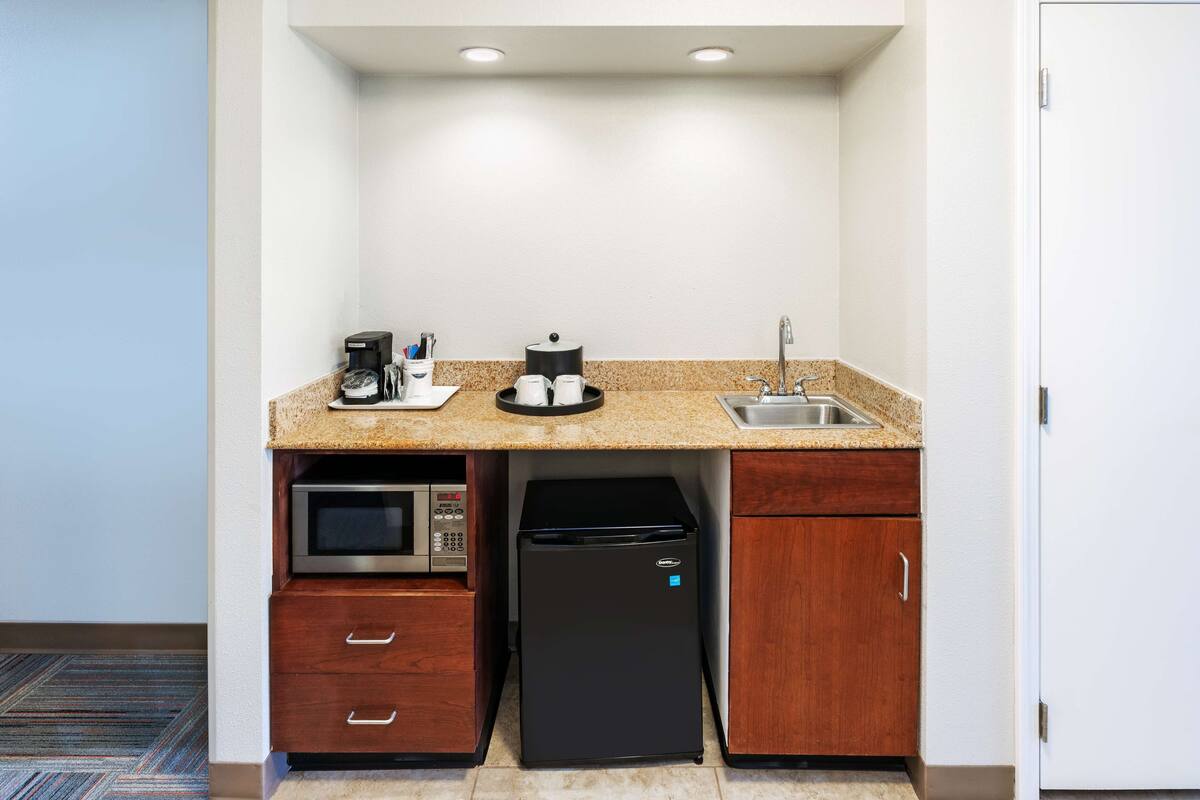 suite one king sofabed non smoking | iron/ironing board, free wifi, bed sheets, alarm clocks