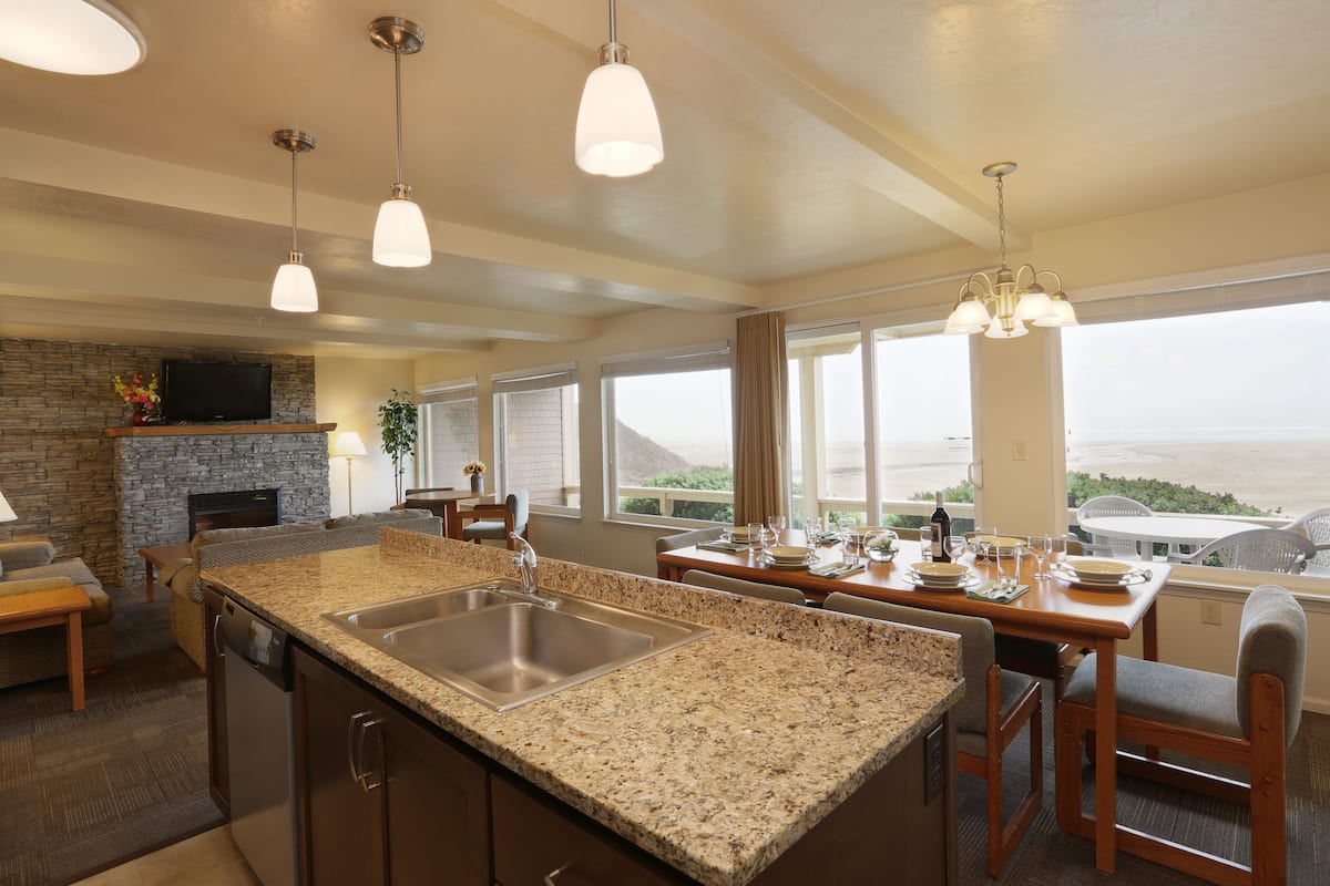 family suite, 3 bedrooms, 2 bathrooms, oceanfront | living area | 42-inch flat-screen tv with cable channels