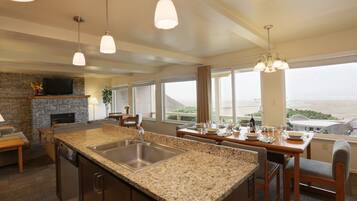 Family Suite, 3 Bedrooms, 2 Bathrooms, Oceanfront | Living area