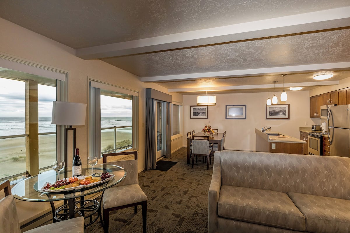 in-room safe, iron/ironing board, free wifi, bed sheets