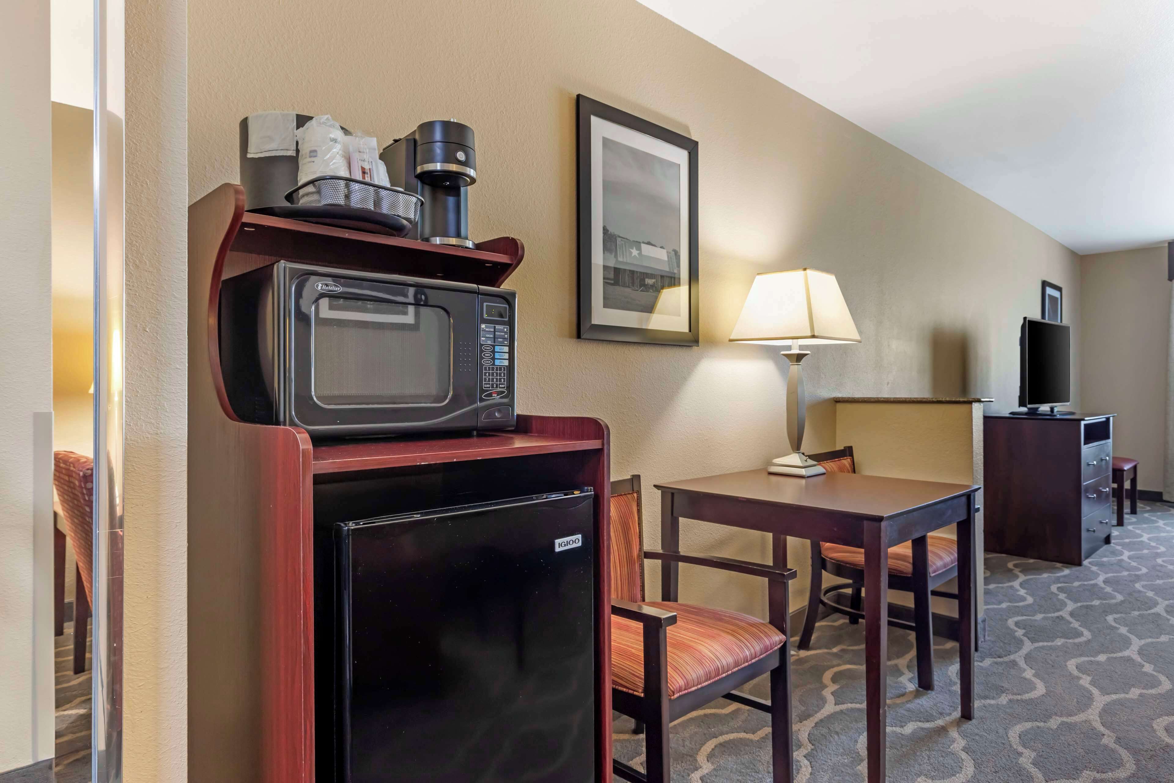 suite, multiple beds, non smoking, refrigerator & microwave (with sofabed) | 1 bedroom, pillow-top beds, in-room safe, desk