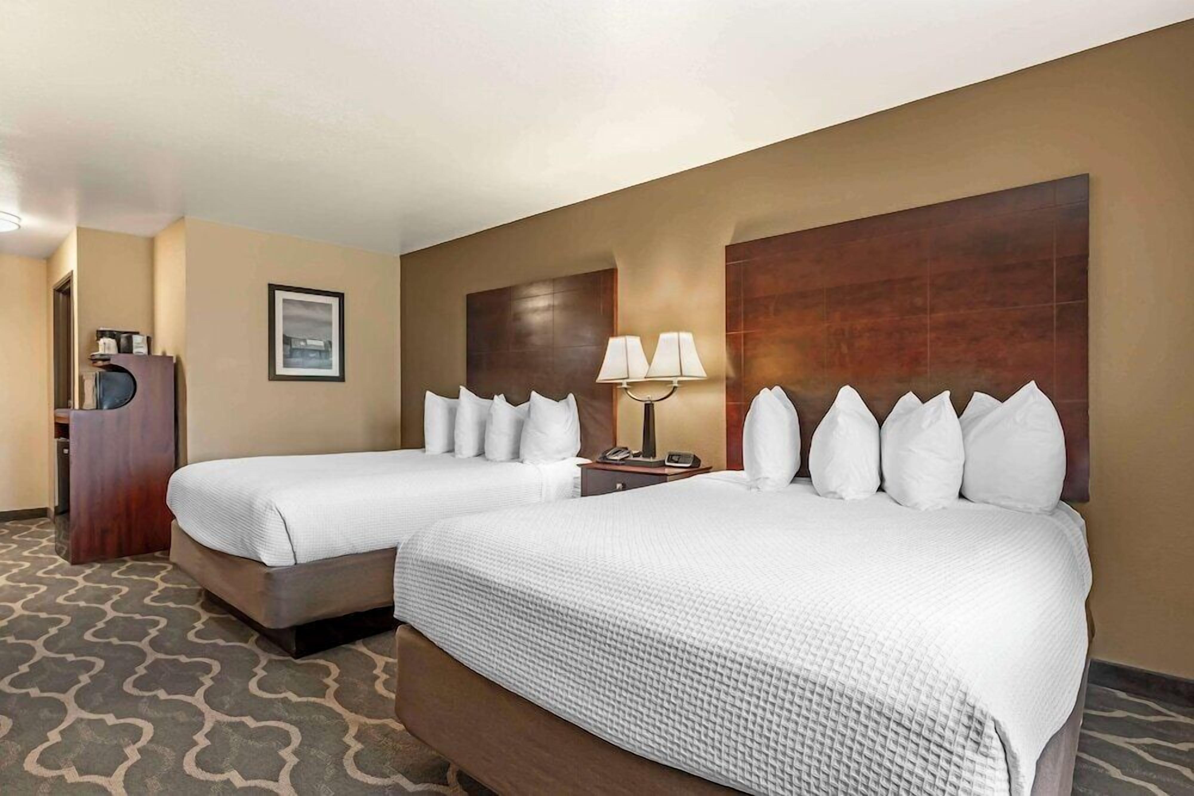 Pillowtop beds, in-room safe, desk, laptop workspace