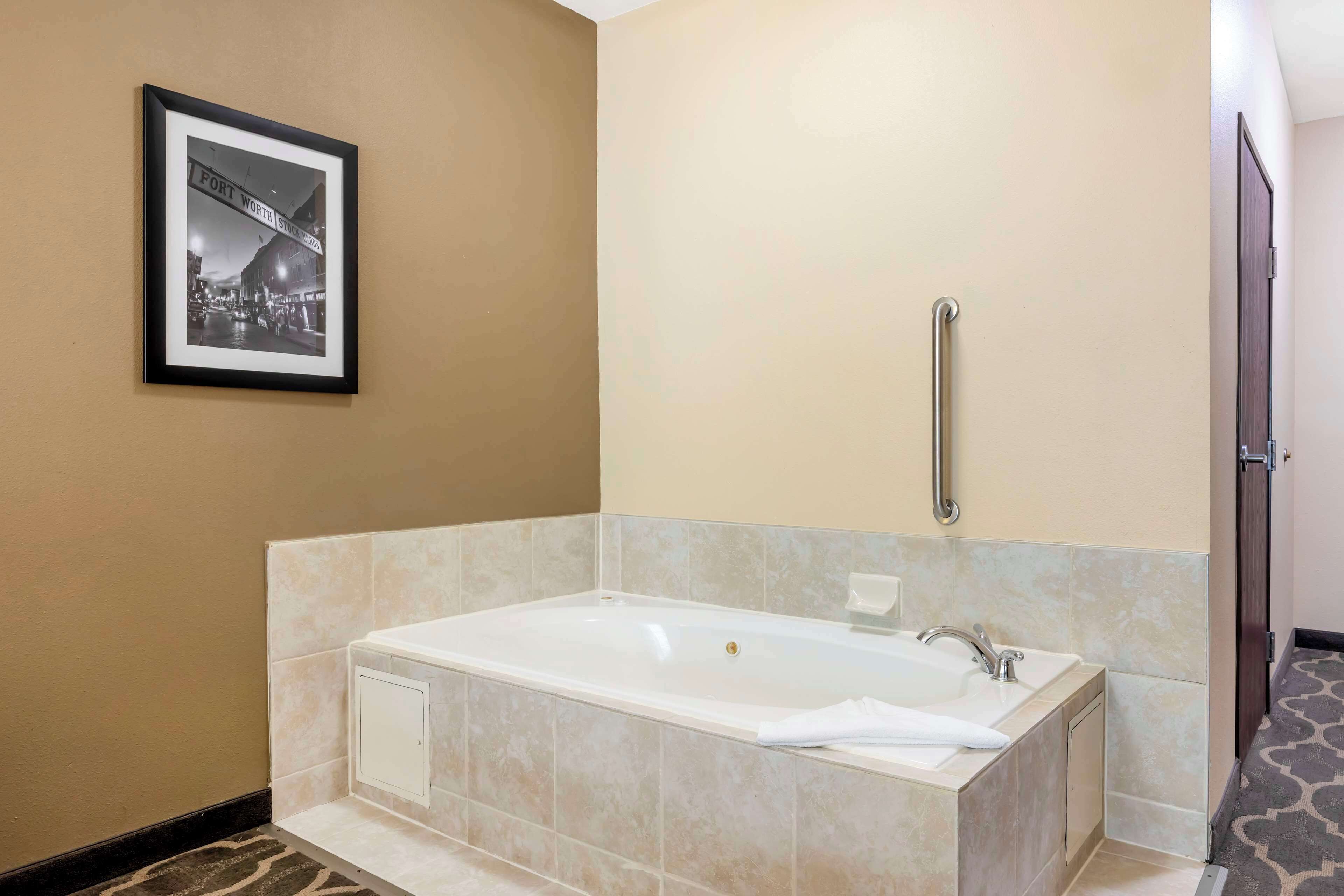 Standard Room, 2 Queen Beds, Accessible, Jetted Tub