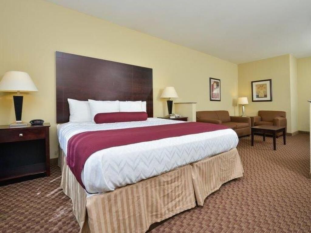 Pillowtop beds, in-room safe, desk, laptop workspace