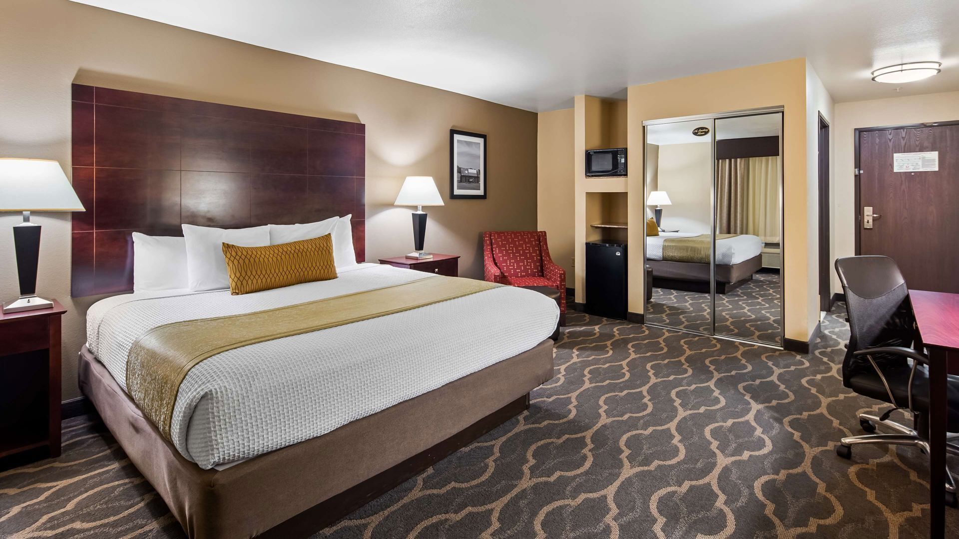 Pillowtop beds, in-room safe, desk, laptop workspace
