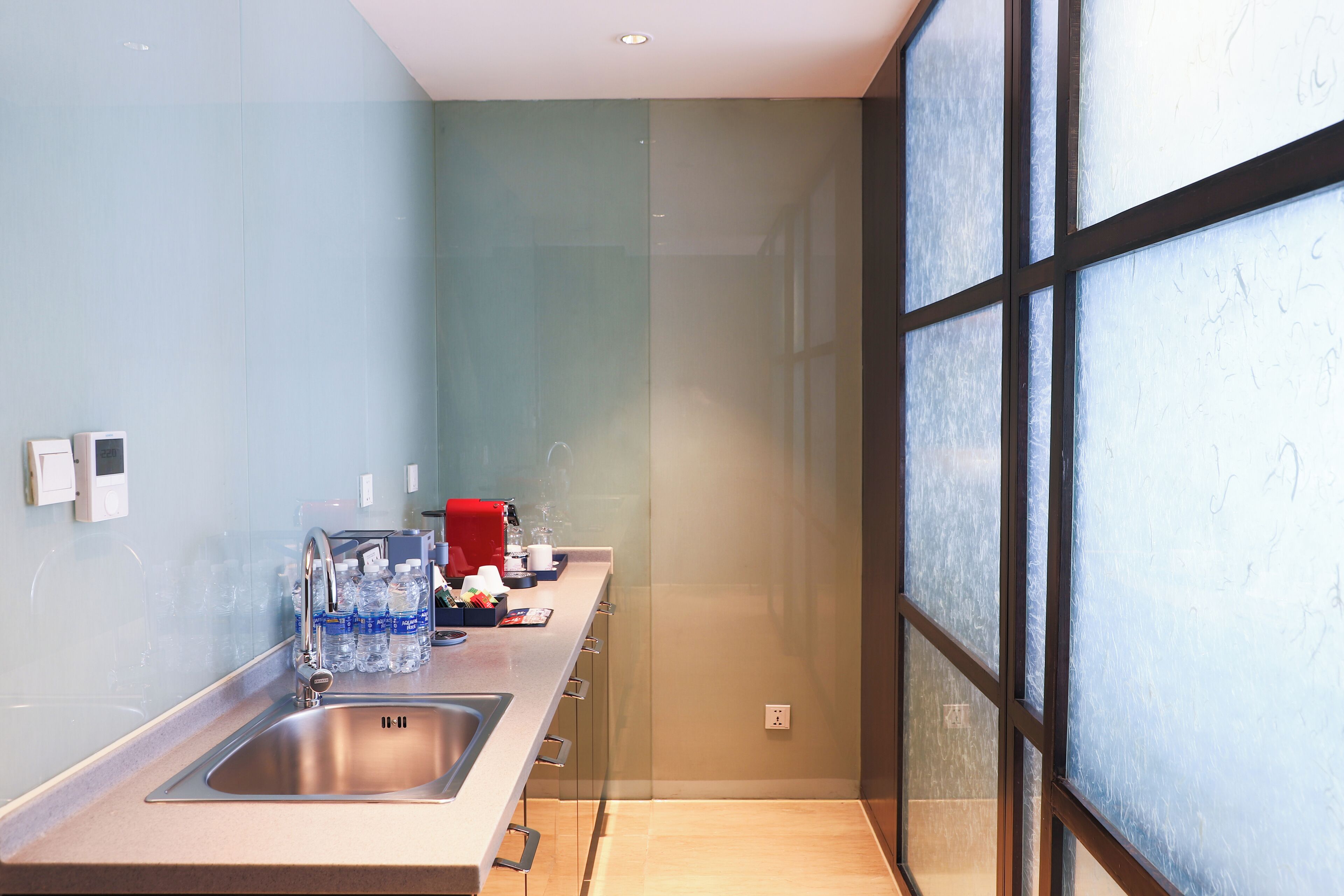 suite, 1 bedroom, kitchen (living meeting) | premium bedding, down duvets, minibar, in-room safe