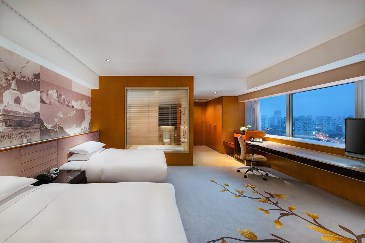Phòng Premium, 2 giường đơn, quang cảnh thành phố | Bộ đồ giường cao cấp, chăn bông, minibar, két bảo mật tại phòng 
