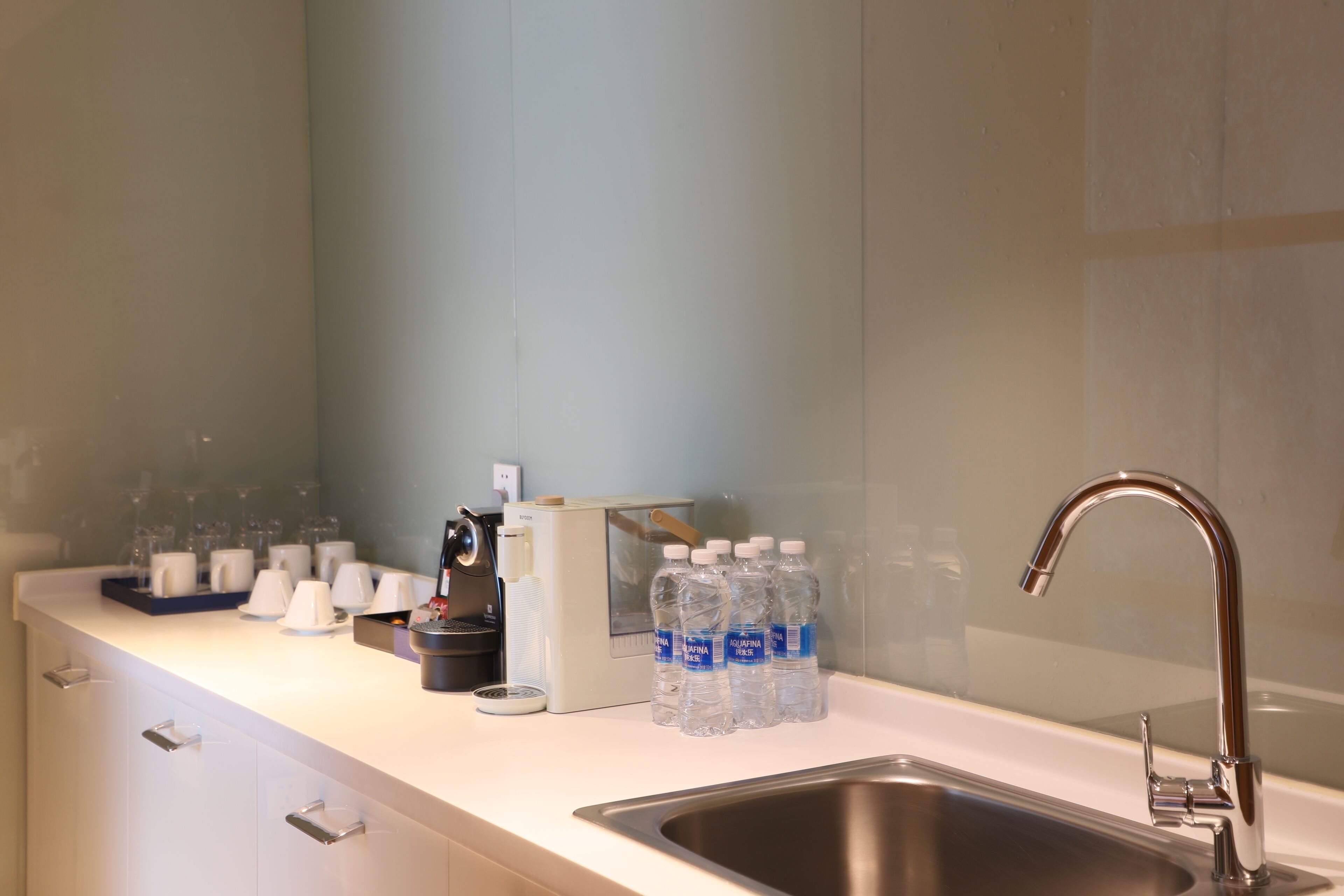 fridge, coffee/tea maker, electric kettle