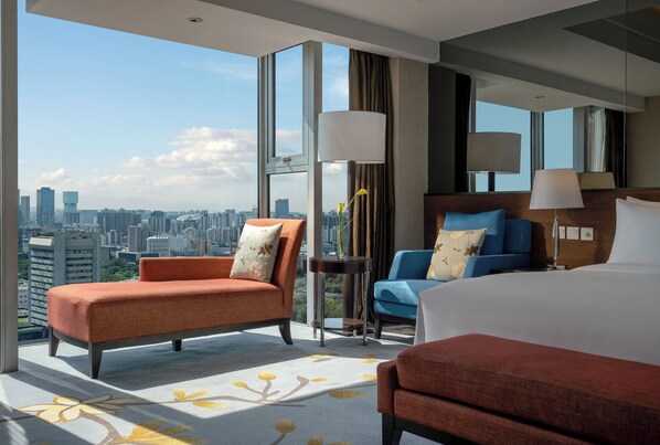 Suite, 1 Bedroom, Club lounge access (Living)