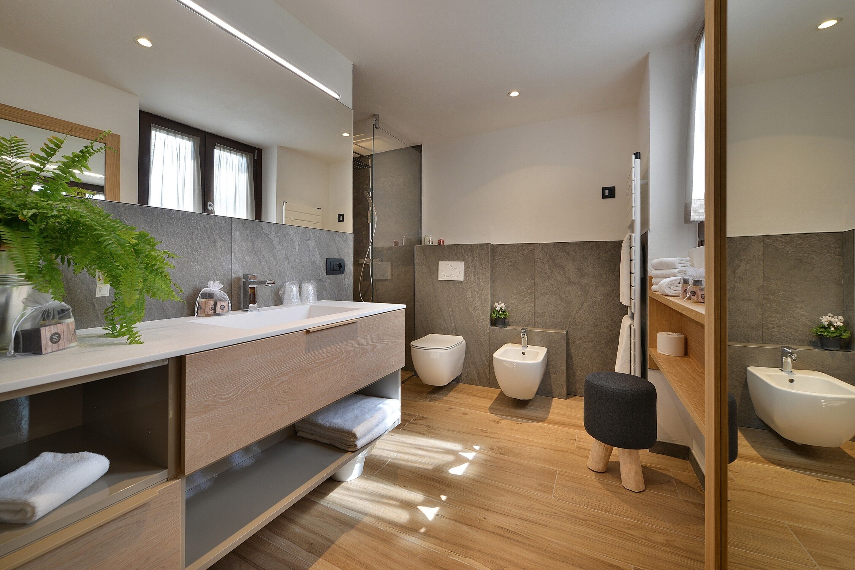 Deluxe-Vierbettzimmer | Badezimmer