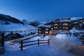Front of property – evening/night - Hotel Residence Margherita (Livigno)