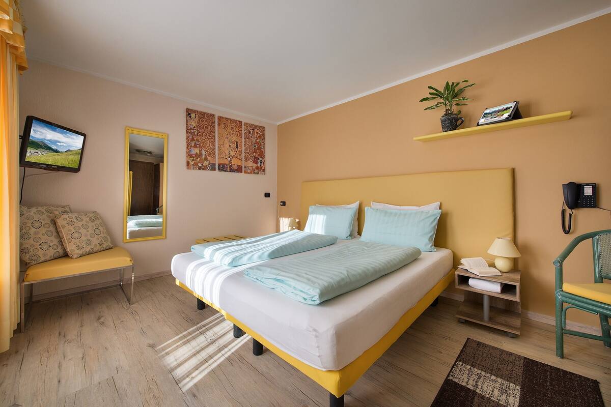 Comfort Double or Twin Room, Balcony | Hypo-allergenic bedding available, down comforters, in-room safe