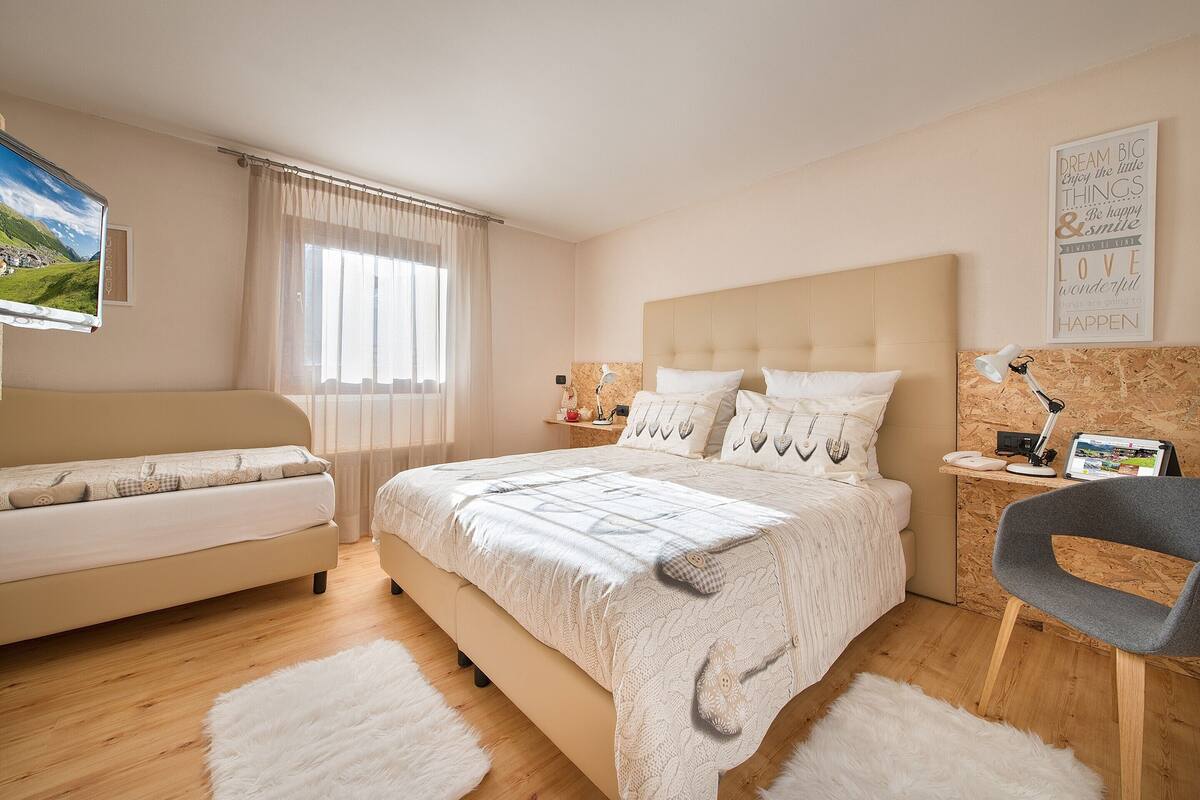 Economy Triple Room, Non Smoking | Hypo-allergenic bedding available, down comforters, in-room safe