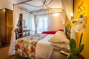 Phòng đôi Superior, 1 giường cỡ queen | Minibar, két bảo mật tại phòng, trang trí khác biệt 