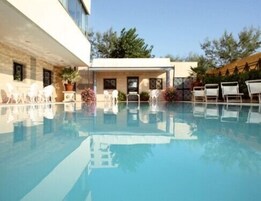 Seasonal outdoor pool, sun loungers