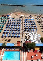 私家海滩、沙滩椅、海滩遮阳伞、间海滩酒吧